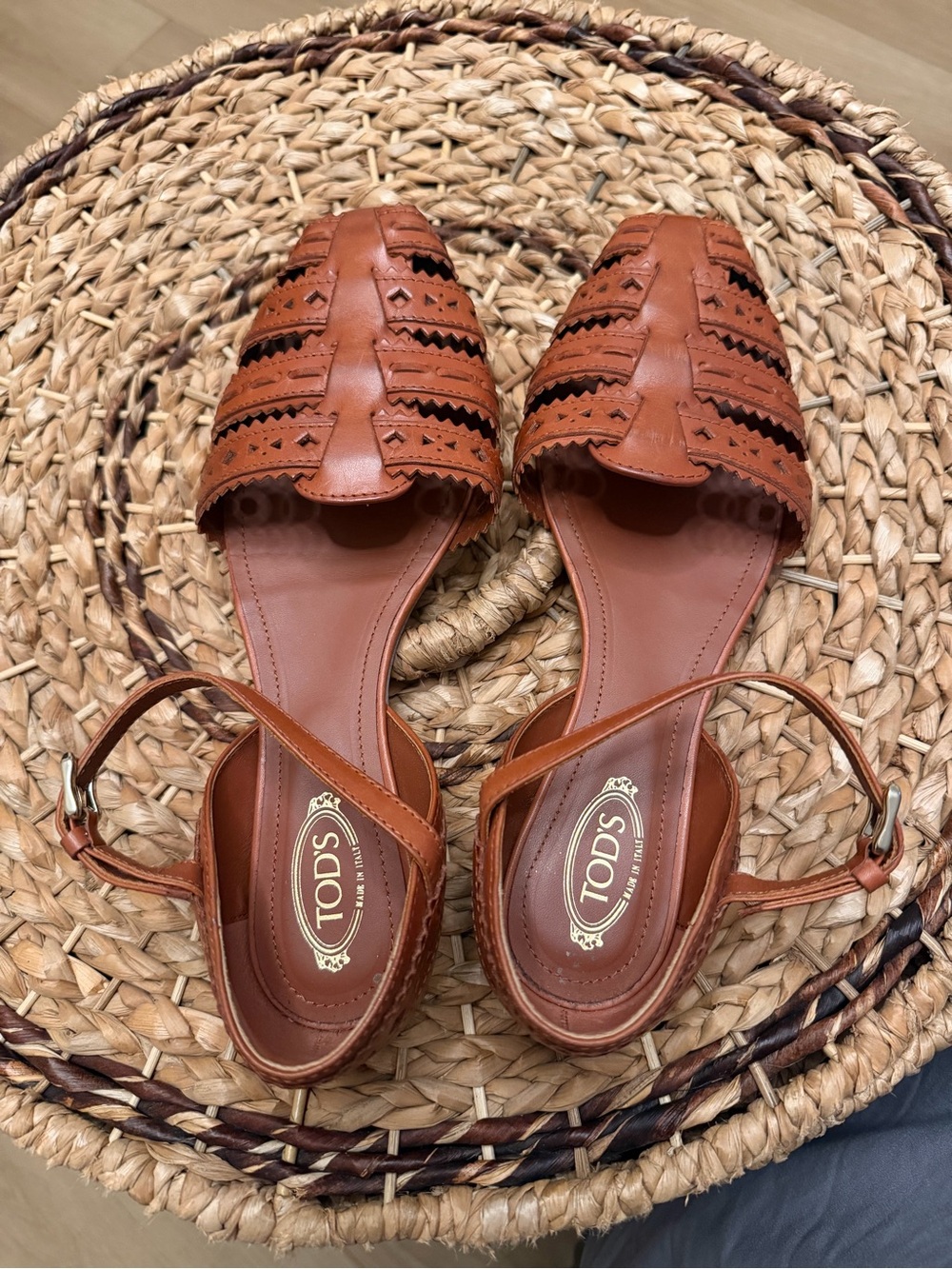 TOD'S Made in Italy Laser-Cut Flat Sandals